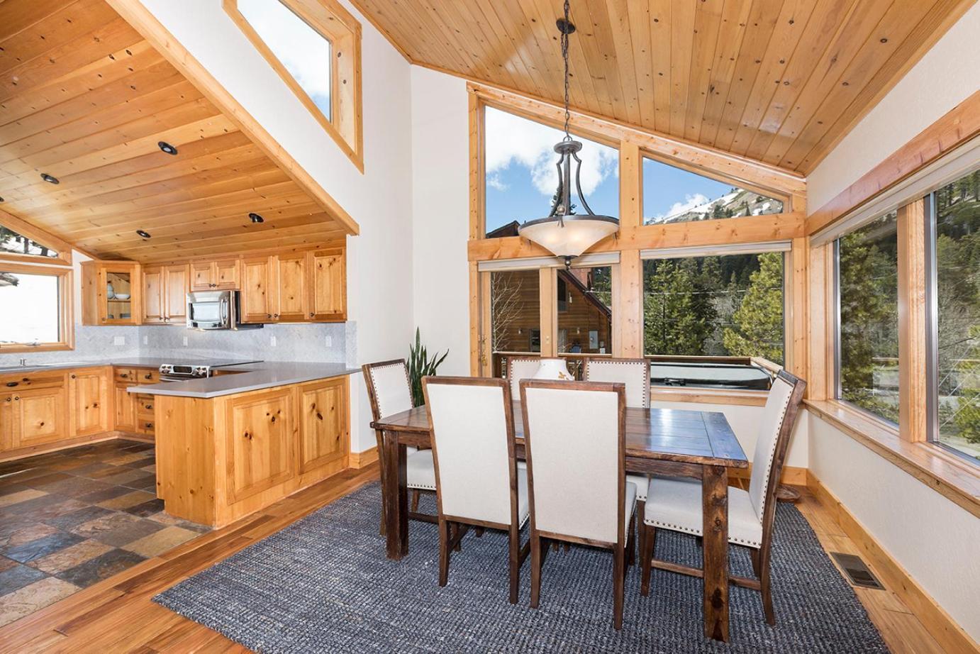 Mineral Springs 3 Bedroom W Hot Tub Available In Alpine Meadows Olympic Valley  Exterior photo