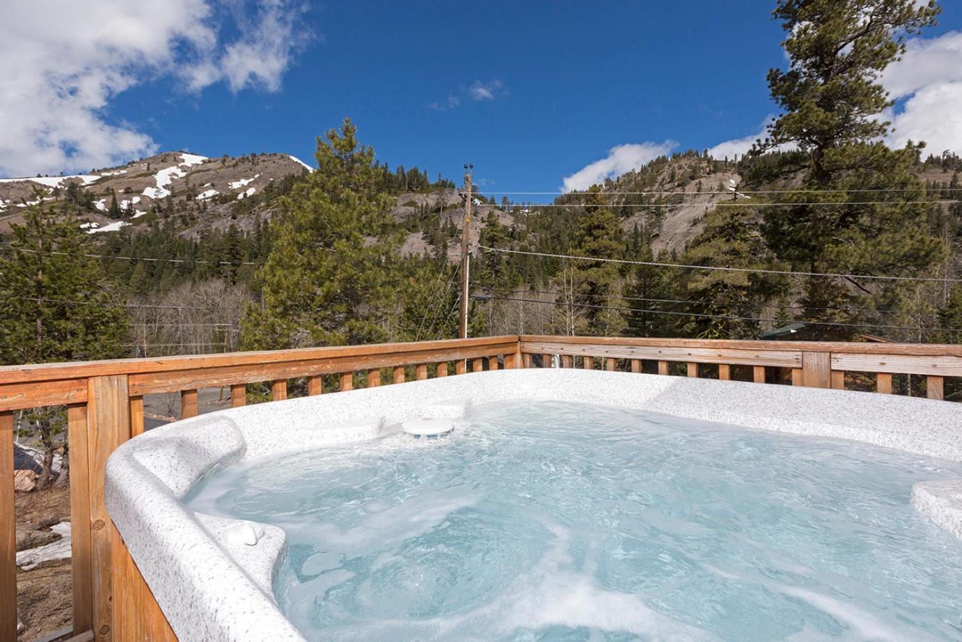 Mineral Springs 3 Bedroom W Hot Tub Available In Alpine Meadows Olympic Valley  Exterior photo